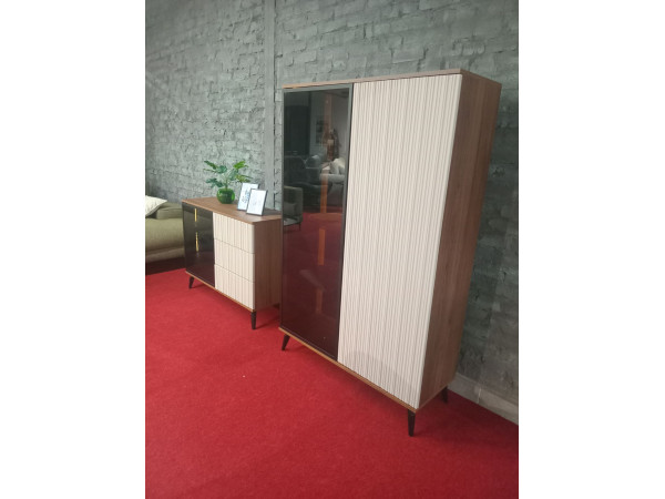 Вітрина висока з підсвіткою Вічі / Vici WT103 2-дверна Горіх/кашемір Perfect Home Польща